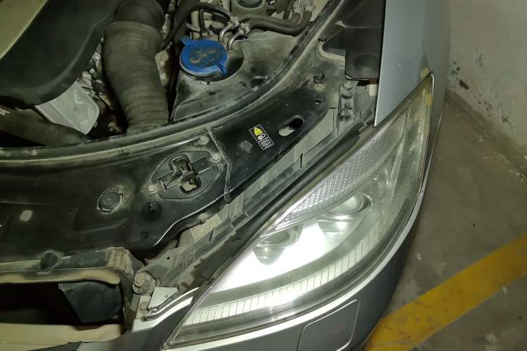 Used Mercedes-Benz S-Class 2012 S 300 L Business-Class Grand Edition Engine Bay Left
