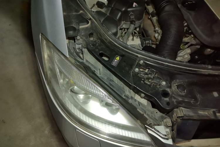 Used Mercedes-Benz S-Class 2012 S 300 L Business-Class Grand Edition Engine Bay Right