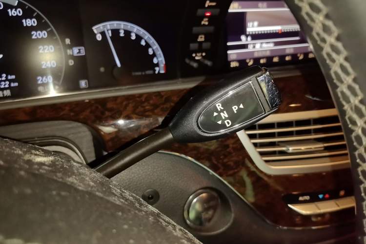 Used Mercedes-Benz S-Class 2012 S 300 L Business-Class Grand Edition Gear Lever