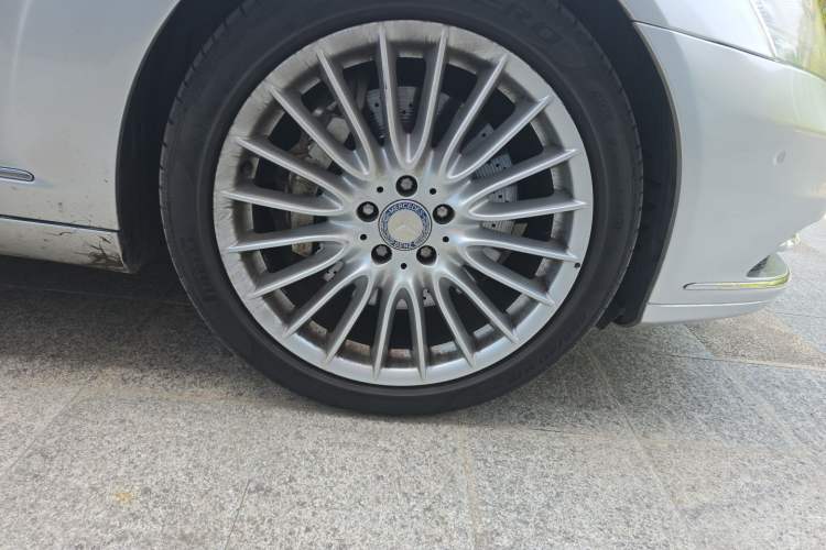 Used Mercedes-Benz S-Class 2012 S 600 L Grand Edition Right Front Wheel Hub