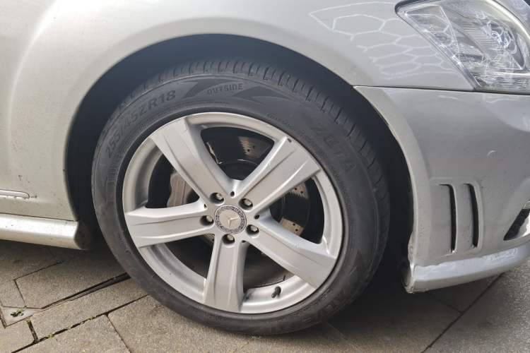 Used Mercedes-Benz S-Class 2012 S 350 L Grand Edition Right Front Wheel Hub