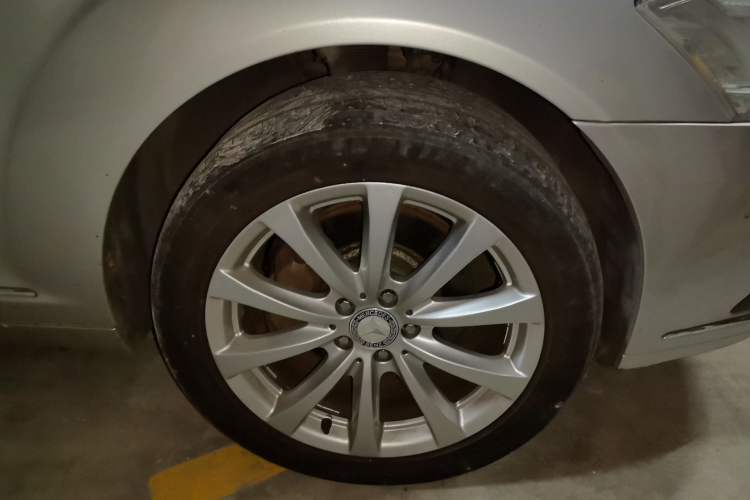 Used Mercedes-Benz S-Class 2012 S 300 L Business-Class Grand Edition Right Front Wheel Hub