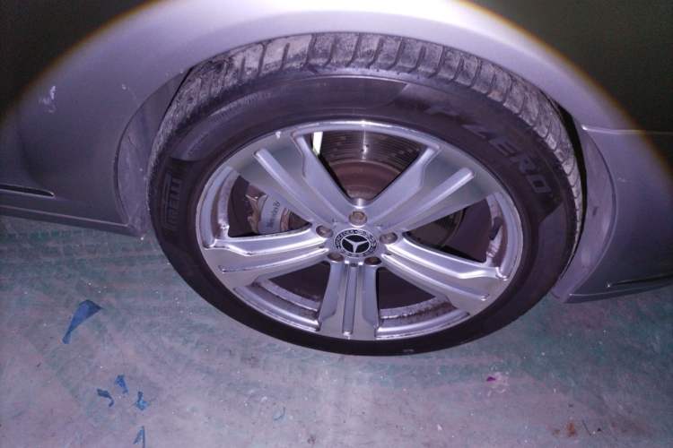 Used Mercedes-Benz S-Class 2012 S 600 L Grand Edition Right Front Wheel Hub