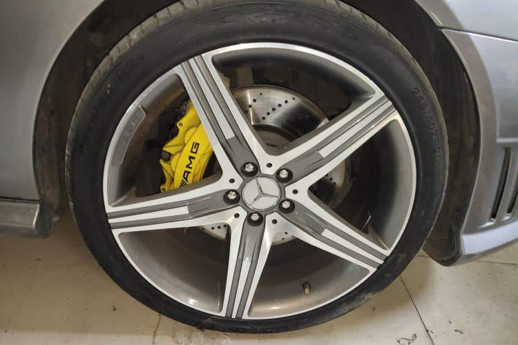 Used Mercedes-Benz S-Class 2012 S 600 L Grand Edition Right Front Wheel Hub