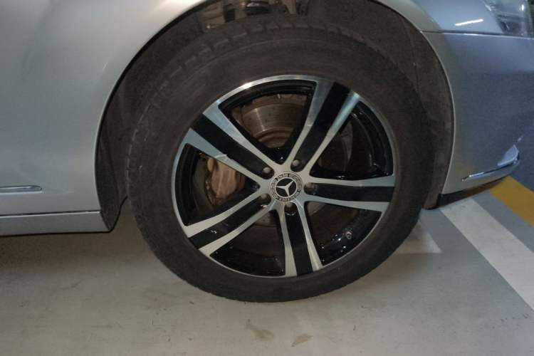 Used Mercedes-Benz S-Class 2012 S 300 L Prestige Grand Edition Right Front Wheel Hub