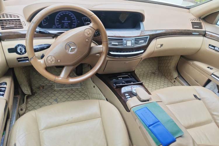 Used Mercedes-Benz S-Class 2012 S 300 L Business-Class Grand Edition Center Console