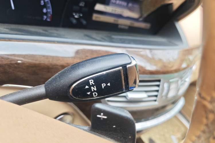 Used Mercedes-Benz S-Class 2012 S 300 L Business-Class Grand Edition Gear Lever