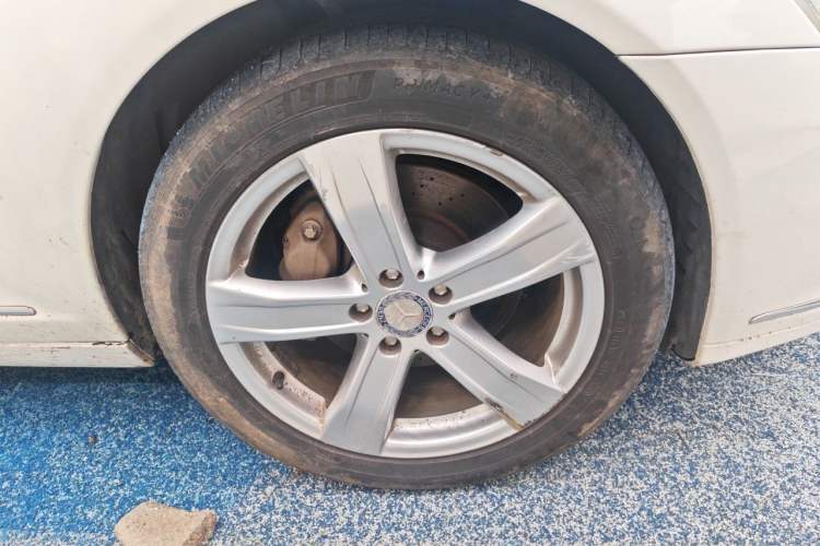 Used Mercedes-Benz S-Class 2012 S 300 L Business-Class Grand Edition Right Front Wheel Hub