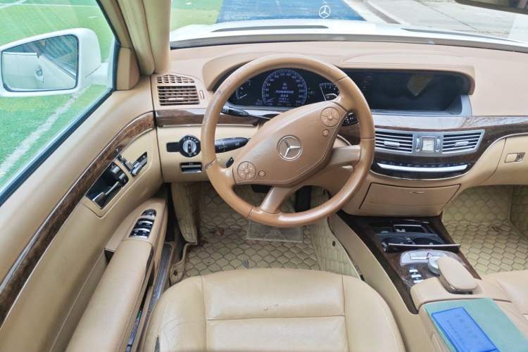 Used Mercedes-Benz S-Class 2012 S 300 L Business-Class Grand Edition Steering Wheel