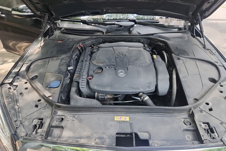 Used Mercedes-Benz S-Class  Engine Bay