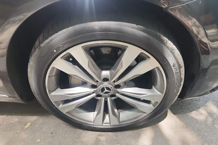 Used Mercedes-Benz S-Class  Right Front Wheel Hub