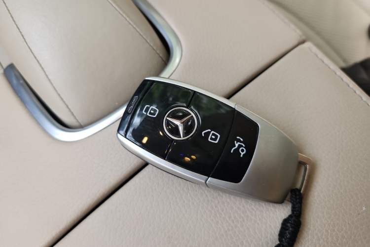Used Mercedes-Benz S-Class  Vehicle Key