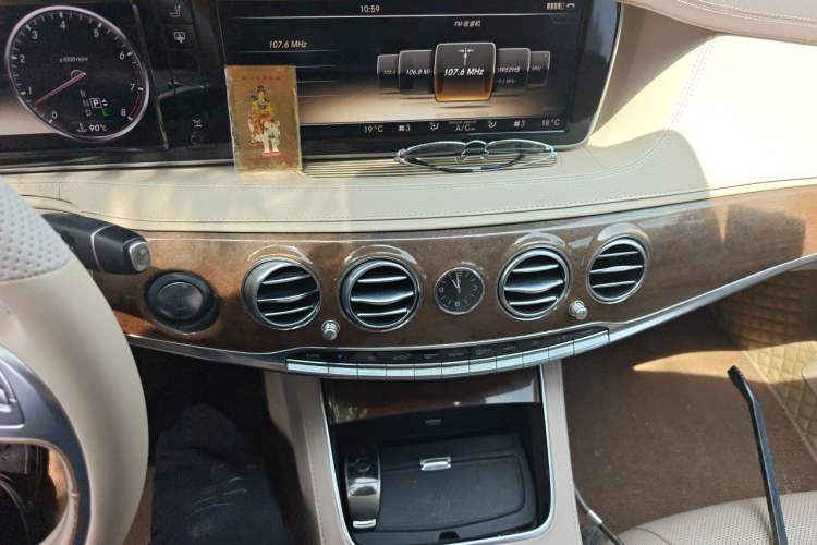 Used Mercedes-Benz S-Class 2014 S 400 L Prestige Edition Audio And AC Panel