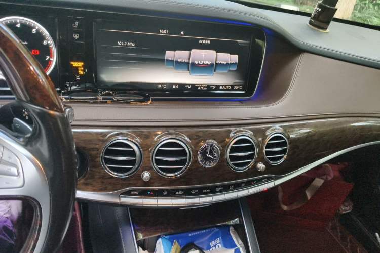 Used Mercedes-Benz S-Class 2014 S 320 L Business Model Audio And AC Panel