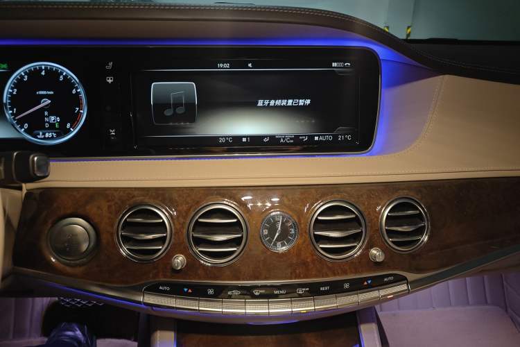 Used Mercedes-Benz S-Class 2014 S 400 L Luxury Model Audio And AC Panel