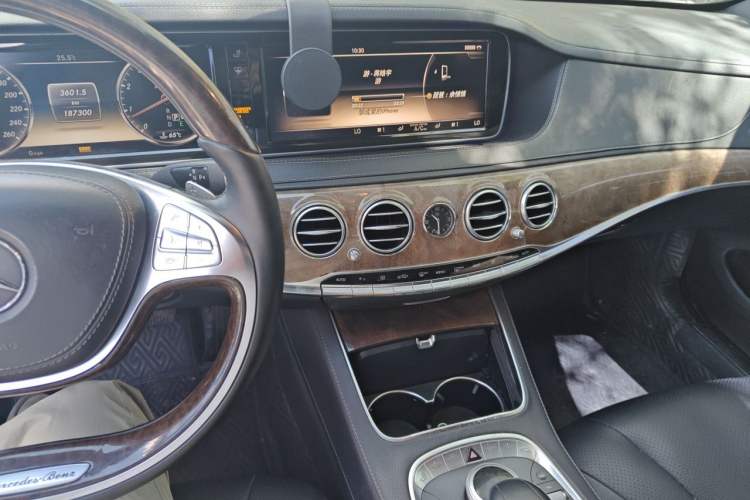 Used Mercedes-Benz S-Class 2014 S 400 L Prestige Edition Audio And AC Panel