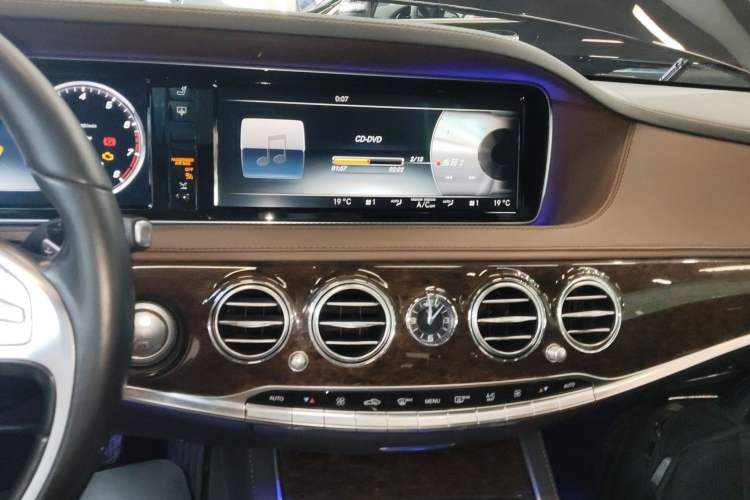 Used Mercedes-Benz S-Class 2014 S 320 L Business Model Audio And AC Panel