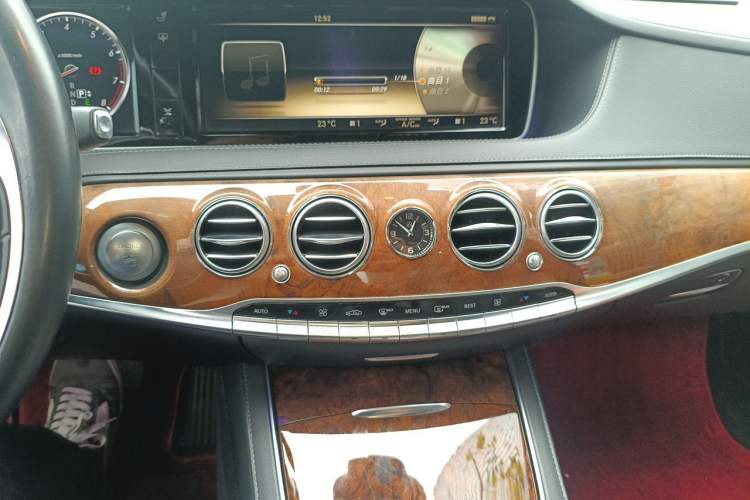 Used Mercedes-Benz S-Class 2014 S 400 L Prestige Edition Audio And AC Panel