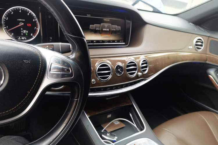 Used Mercedes-Benz S-Class 2014 S 400 L Prestige Edition Audio And AC Panel