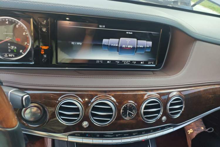 Used Mercedes-Benz S-Class 2014 S 320 L Luxury Model Audio And AC Panel