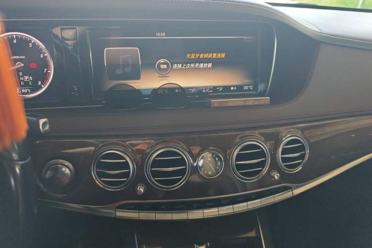 Used Mercedes-Benz S-Class 2014 S 400 L Prestige Edition Audio And AC Panel