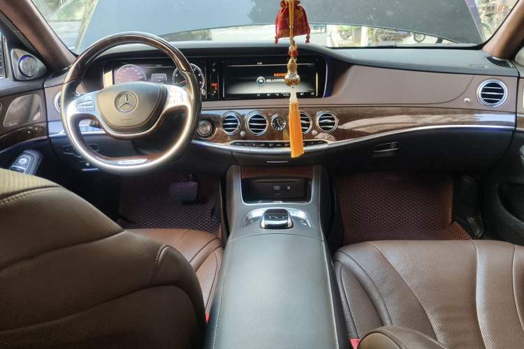 Used Mercedes-Benz S-Class 2014 S 320 L Business Model Center Console