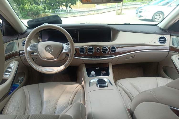 Used Mercedes-Benz S-Class 2014 S 320 L Luxury Model Center Console