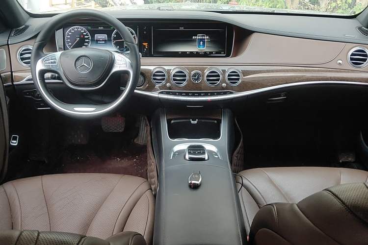 Used Mercedes-Benz S-Class 2014 S 320 L Business Model Center Console