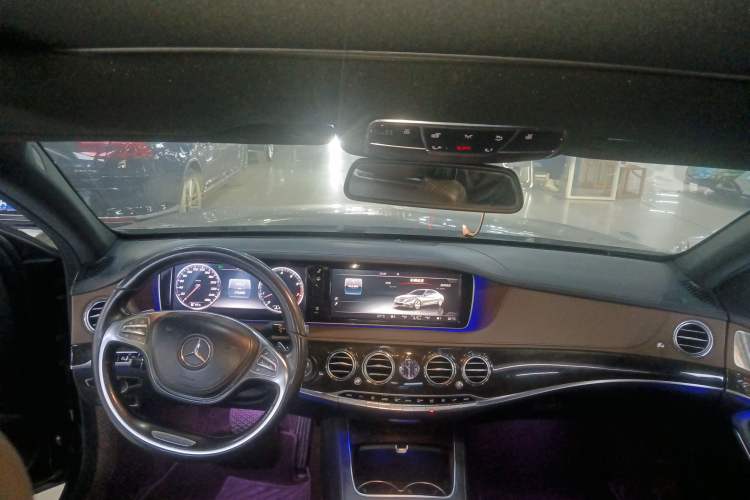 Used Mercedes-Benz S-Class 2014 S 320 L Luxury Model Center Console