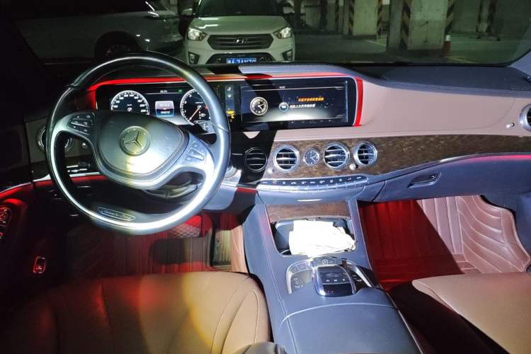 Used Mercedes-Benz S-Class 2014 S 320 L Business Model Center Console