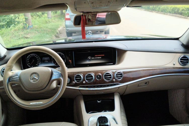 Used Mercedes-Benz S-Class 2014 S 320 L Luxury Model Center Console