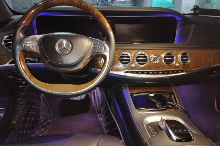 Used Mercedes-Benz S-Class 2014 S 320 L Luxury Model Center Console