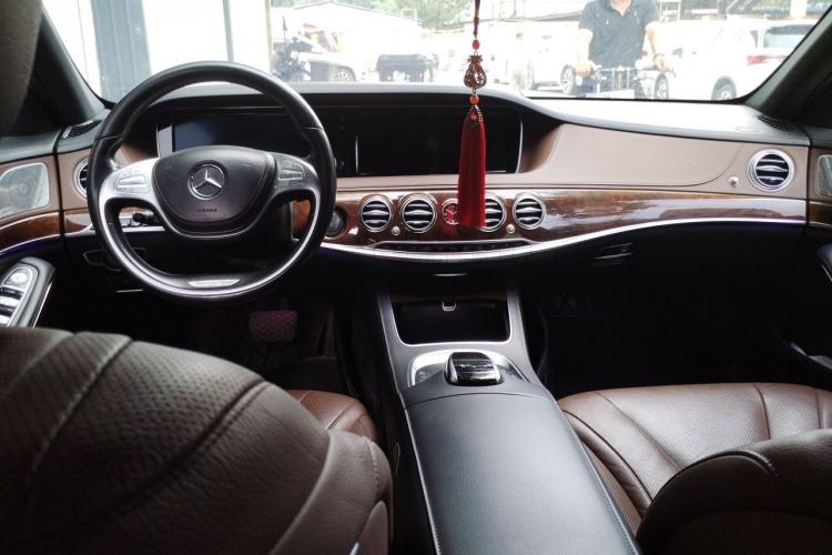 Used Mercedes-Benz S-Class 2014 S 320 L Luxury Model Center Console