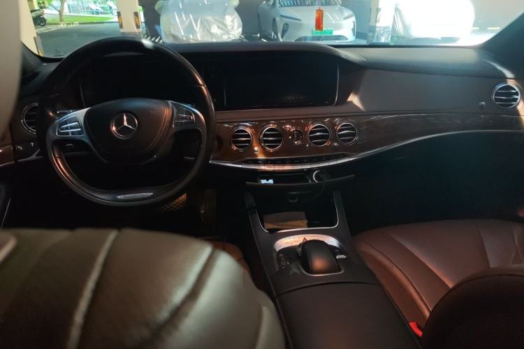 Used Mercedes-Benz S-Class 2014 S 400 L Prestige Edition Center Console