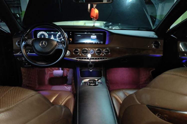 Used Mercedes-Benz S-Class 2014 S 320 L Luxury Model Center Console