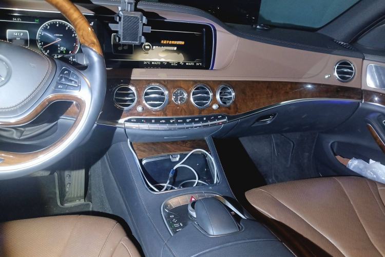 Used Mercedes-Benz S-Class 2014 S 400 L Luxury Model Center Console