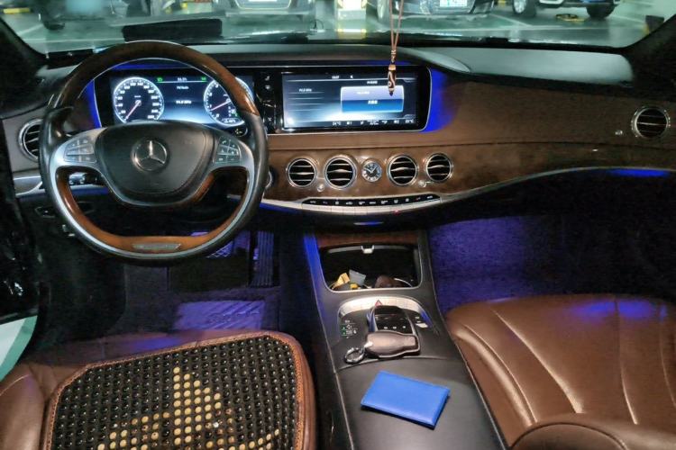 Used Mercedes-Benz S-Class 2014 S 400 L Luxury Model Center Console