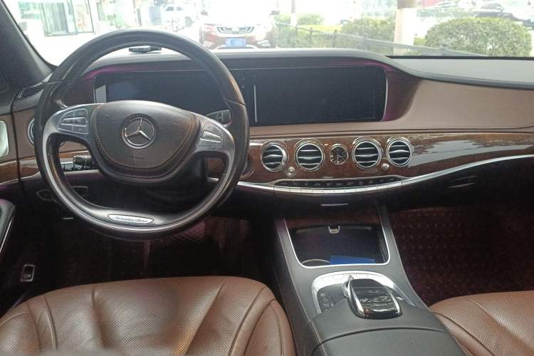 Used Mercedes-Benz S-Class 2014 S 320 L Luxury Model Center Console