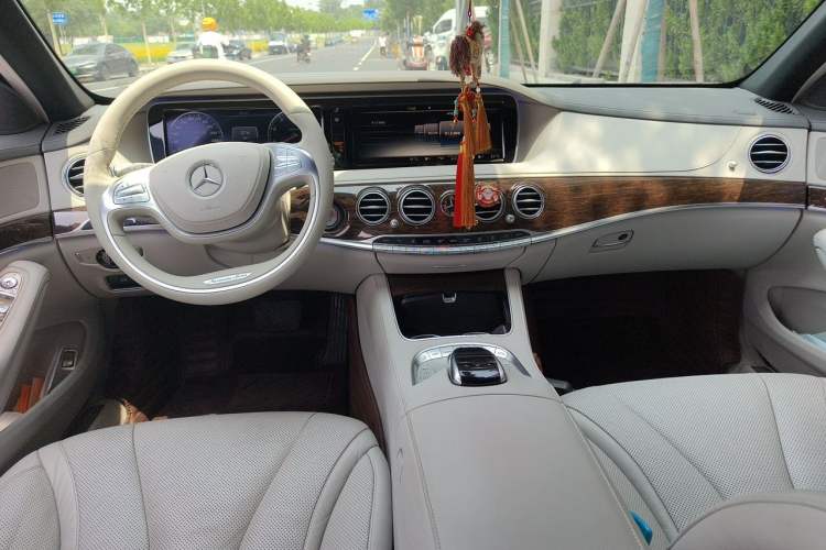 Used Mercedes-Benz S-Class 2014 S 320 L Business Model Center Console