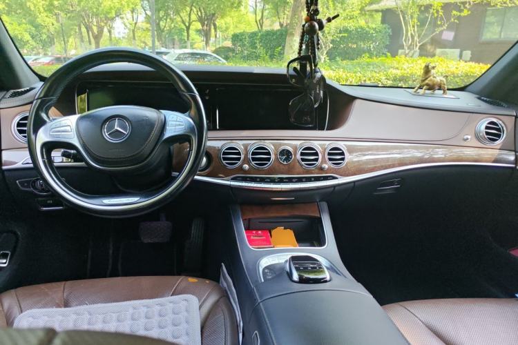 Used Mercedes-Benz S-Class 2014 S 320 L Luxury Model Center Console