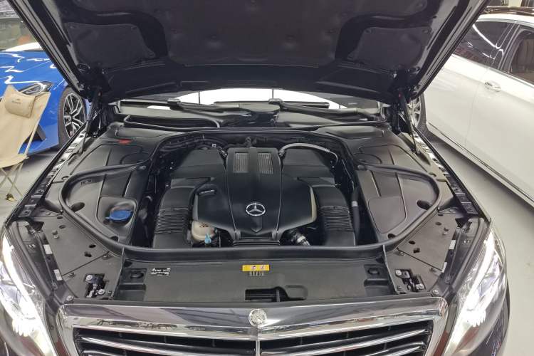 Used Mercedes-Benz S-Class 2014 S 320 L Business Model Engine Bay