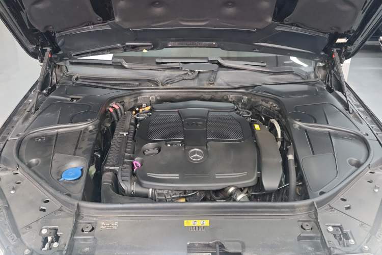Used Mercedes-Benz S-Class 2014 S 400 L HYBRID Engine Bay