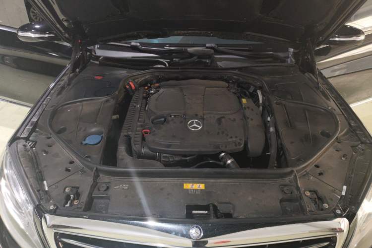 Used Mercedes-Benz S-Class 2014 S 400 L HYBRID Engine Bay