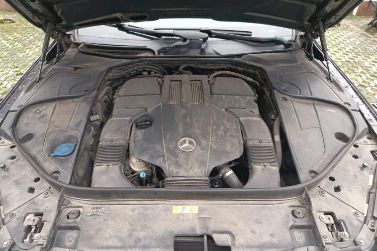 Used Mercedes-Benz S-Class 2014 S 400 L Luxury Model Engine Bay