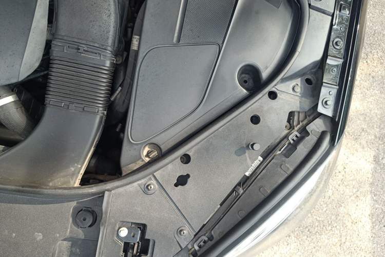 Used Mercedes-Benz S-Class 2014 S 320 L Luxury Model Engine Bay Left
