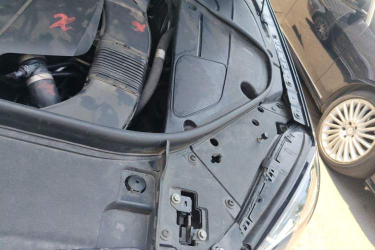 Used Mercedes-Benz S-Class 2014 S 320 L Luxury Model Engine Bay Left
