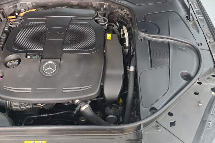 Used Mercedes-Benz S-Class 2014 S 400 L HYBRID Engine Bay Left