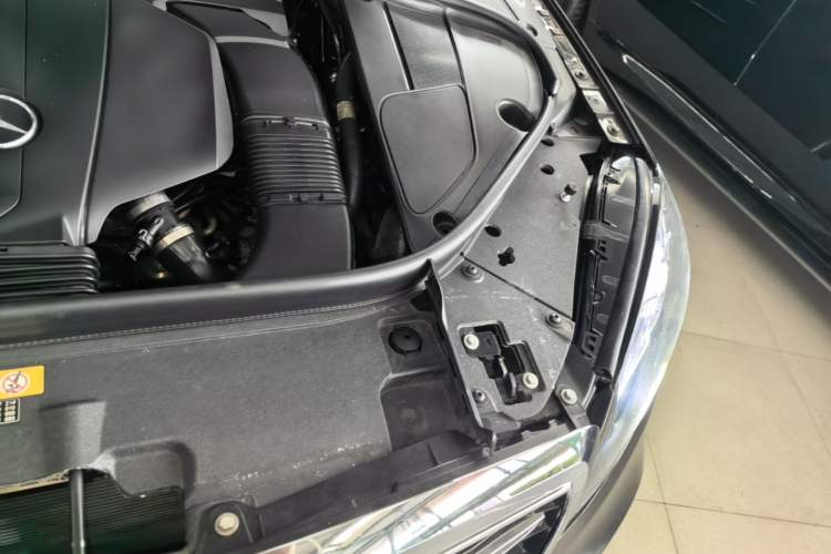 Used Mercedes-Benz S-Class 2014 S 320 L Luxury Model Engine Bay Left