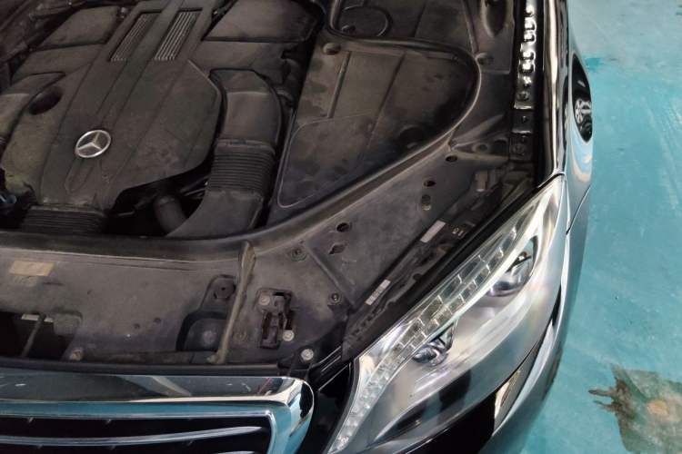 Used Mercedes-Benz S-Class 2014 S 400 L Luxury Model Engine Bay Left