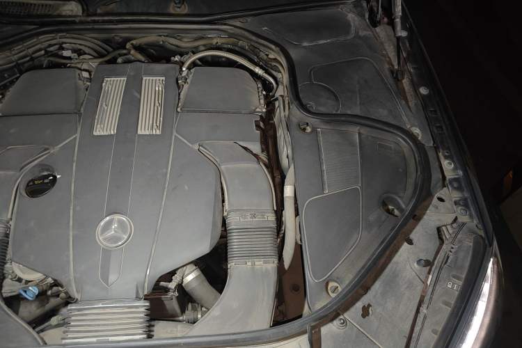 Used Mercedes-Benz S-Class 2014 S 400 L Luxury Model Engine Bay Left